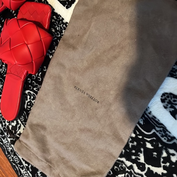 Rarely used BV slides , size 39 in great condition. Dust bag and shoe box - Picture 6 of 6